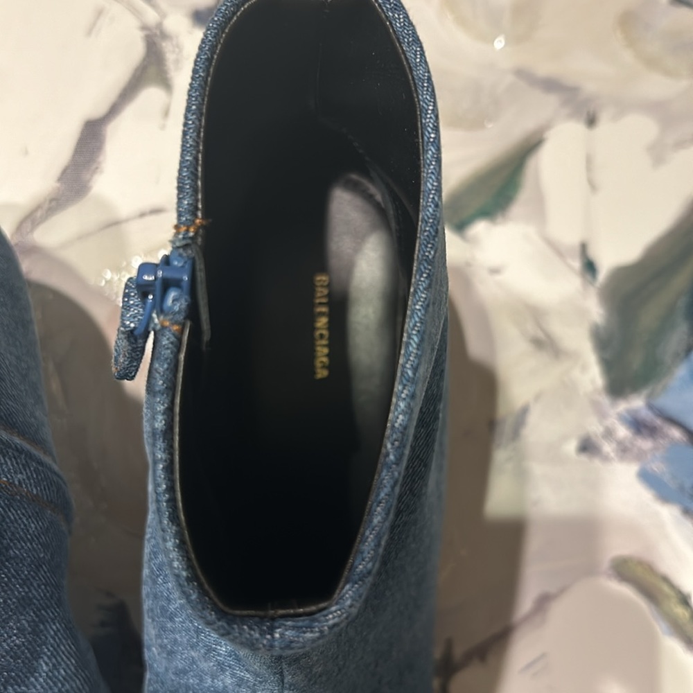 BALENCIAGA - Picture 8 of 16